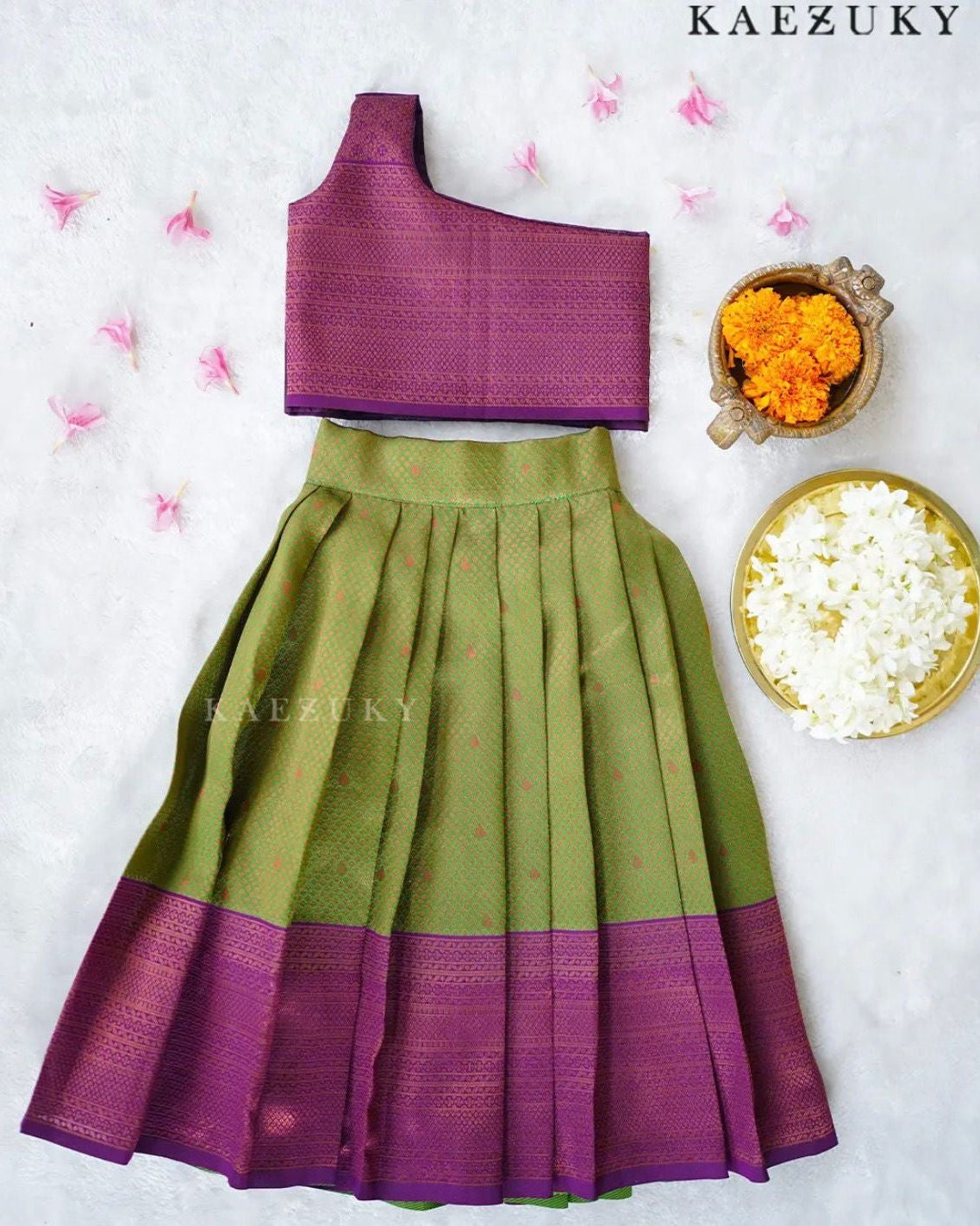 Tharika Set