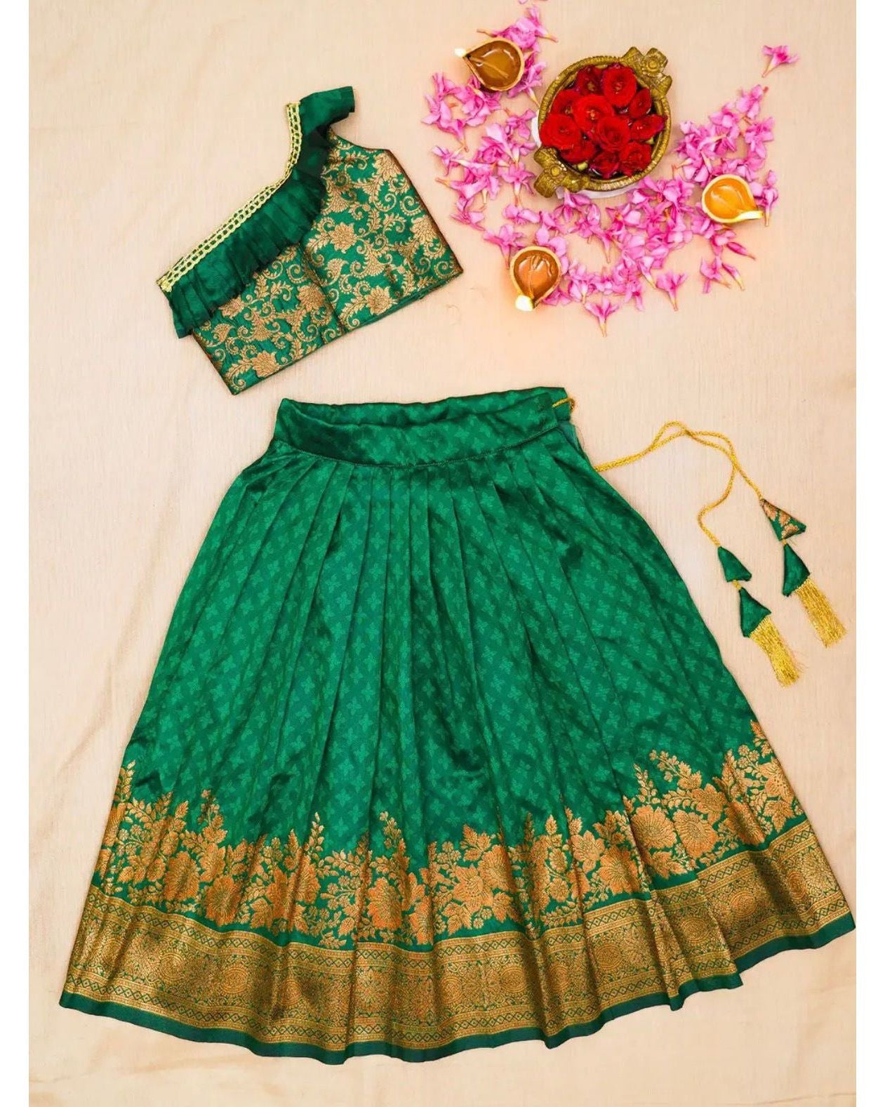 Aromal Kanmani Set